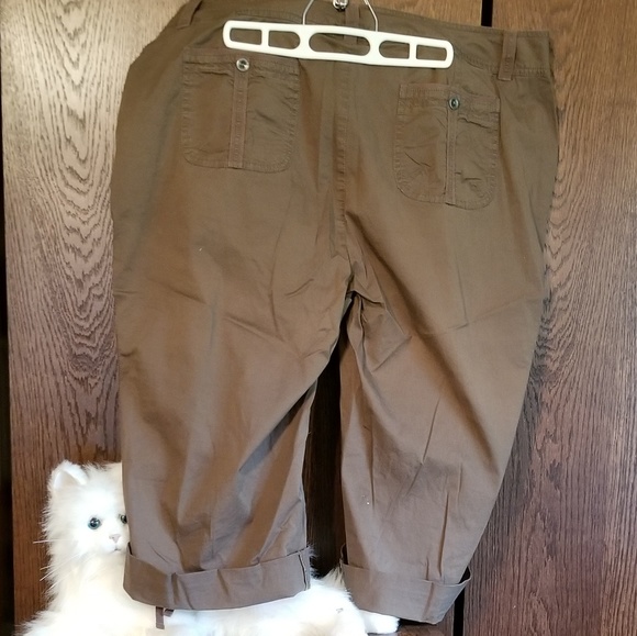 Sonoma brown capris with adjustable leg cuff - Picture 2 of 3